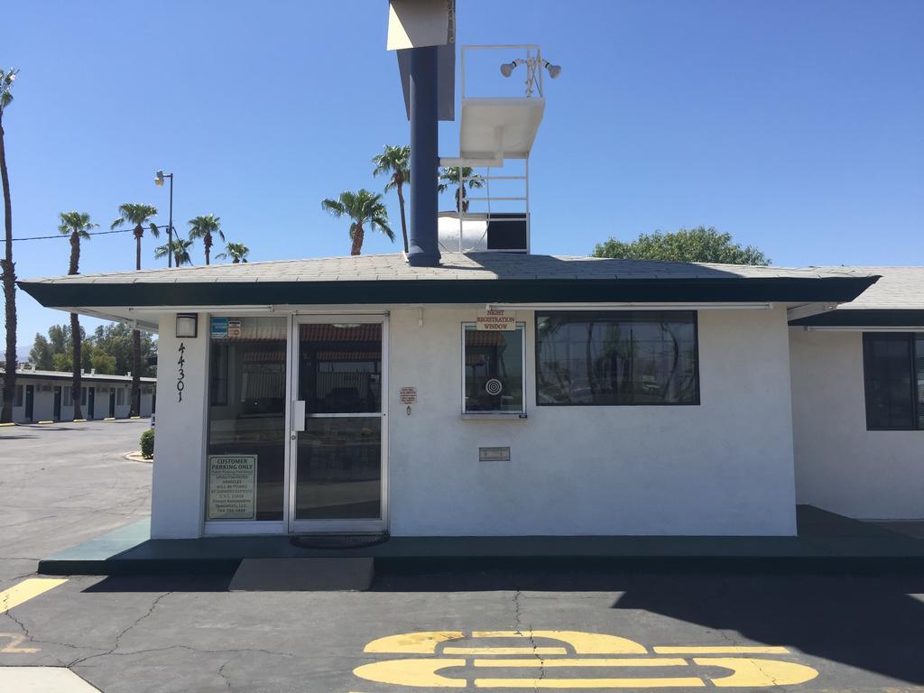 Indio Holiday Motel Екстериор снимка